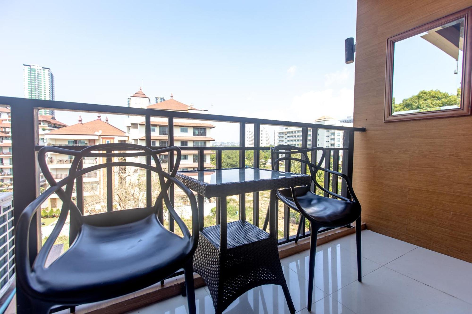 Sun Sky Resort Near Beach ジョムティエンビーチ エクステリア 写真